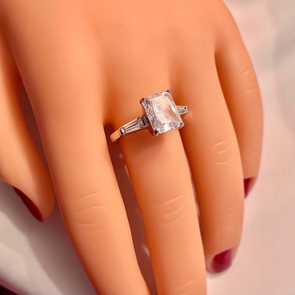 4 CARAT EMERALD CUT CUBIC ZIRCONIA RING - Picture 2 of 8